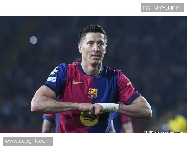 莱万回归老东家引发拜仁球迷愤怒称其忘恩负义情绪高涨