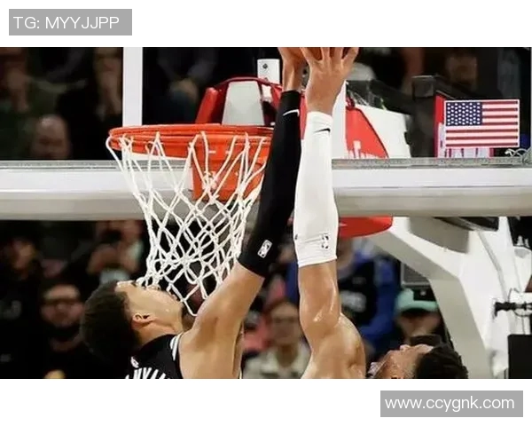 文班亚马首场比赛表现惊艳五次盖帽与字母哥隔扣引发热烈讨论