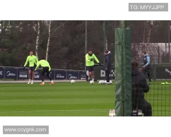 曼联主场迎战加拉塔萨雷决战欧冠小组赛激战正酣